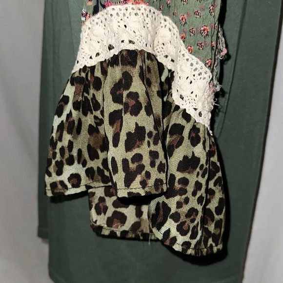 oversized GiGio Green Blouse With Floral 3/4 Sleeves size small - Picture 4 of 7